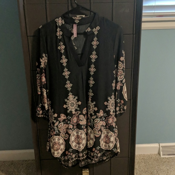 Patterned tunic top - Picture 2 of 3